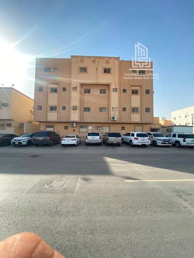 فلیٹ 4 غرف نوم للايجار في شرق الرياض، الرياض - شقة في عمارة للإيجار - دور علوي