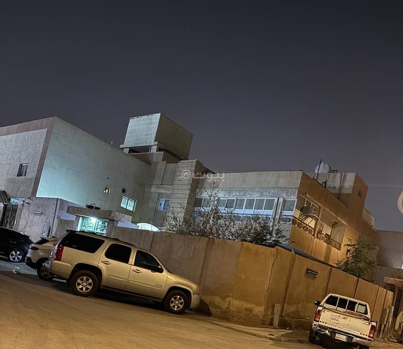 An old corner villa with an area of 450 square meters in central Riyadh An old corner villa with an area of 450 square meters in central Riyadh