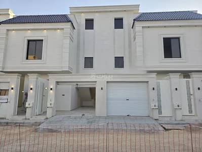 دور 4 غرف نوم للبيع في جنوب الرياض، الرياض - دور للبيع في شارع حسين بن صديق دحلان, حي عكاظ