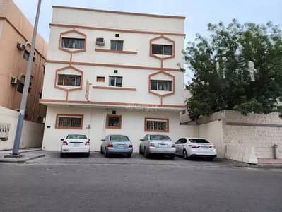 Residential Building for Sale in Al Badiyah, Dammam -  Residential Investment Building for Sale in Al Badiah | 6 Apartments | Income Potential up to SAR 90,000