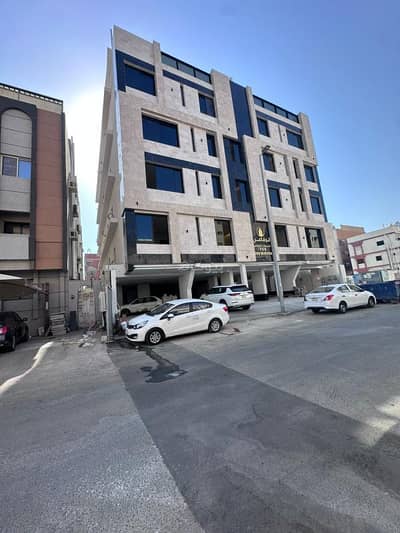 4 Bedroom Apartment for Sale in North Jeddah, Jeddah - A four-room wide apartment for sale with two entrances at a reasonable price