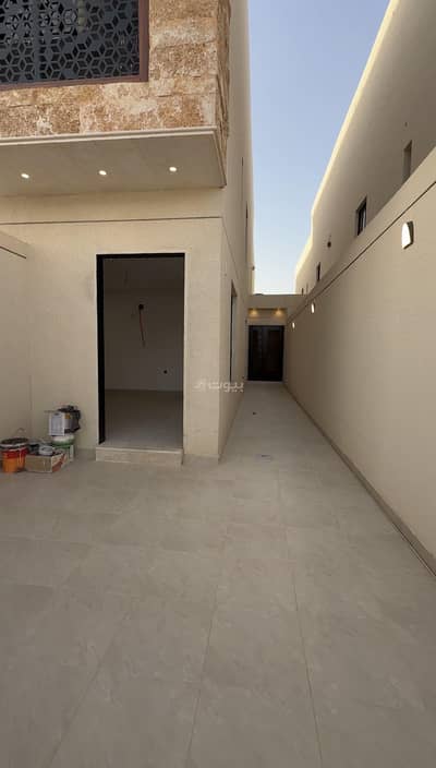4 Bedroom Floor for Sale in West Riyadh, Riyadh - Roles for sale in Al Tuwaiq, area 400 m
