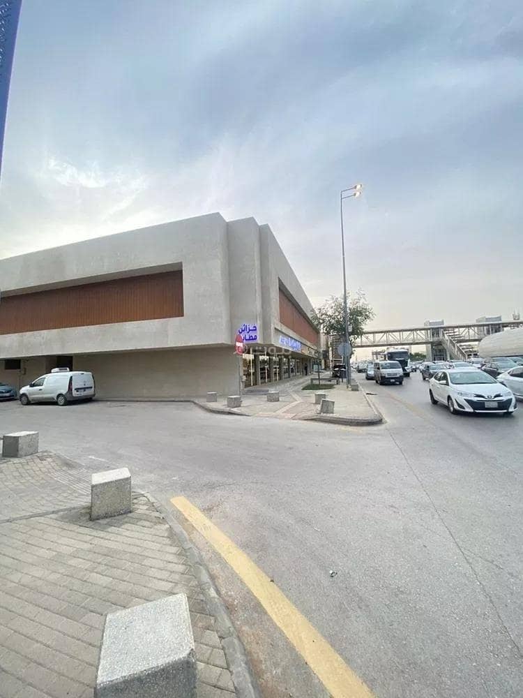 A commercial office for rent on King Abdulaziz Ibn Abdulrahman Saud Street, Al Wurud District, Riyadh City. A commercial office for rent on King Abdulaziz Ibn Abdulrahman Saud Street, Al Wurud District, Riyadh City.