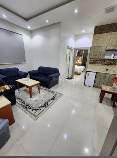 3 Bedroom Flat for Rent in East Riyadh, Riyadh - Three-bedroom apartment with a living room and a bathroom - the luxury of quiet