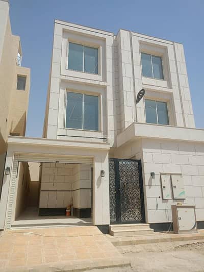 4 Bedroom Floor for Sale in East Riyadh, Riyadh - Floor for sale in Al Janadriyah, east Riyadh