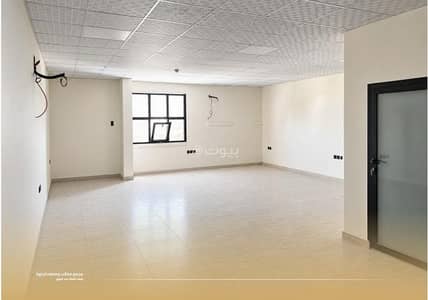 Complex for Rent in King Abdulazizi Seaport Dist, Dammam - A shopping complex that includes administrative offices and commercial showrooms of varying sizes to meet the needs of all companies, institutions, and individuals