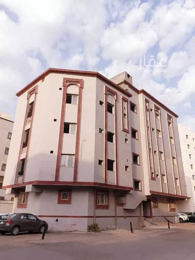 10+ Beds Residential Building for Sale in Bani Dhafar, Madina - Building for sale on Abdullah bin Ali bin Hamouyah Street, Bani Dhafar District, Medina.