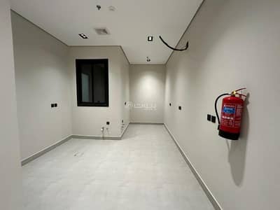 3 Bedroom Flat for Sale in East Riyadh, Riyadh - Apartment for sale in Al Monsiya neighborhood, a very special price in a building that accepts bank or cash, modern finishing, all services surrounding it.