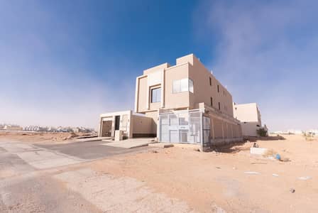 5 Bedroom Floor for Sale in East Riyadh, Riyadh - Floor in East Riyadh,Al Bayan Neighborhood 5 bedrooms 950000 SAR - 88021893 5 Bedroom Floor for Sale in East Riyadh, Riyadh - Floor in East Riyadh,Al Bayan Neighborhood 5 bedrooms 950000 SAR - 88021893
