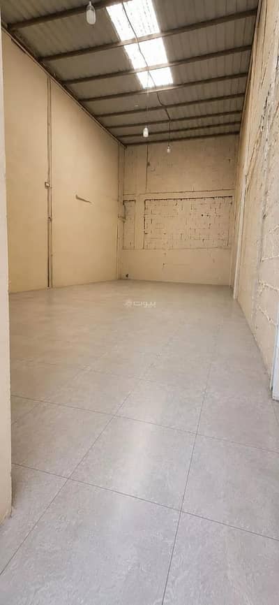 Warehouse for Rent in Al Souq, Dammam - A warehouse for rent on Izz Al Din Al Qassam Street, Al Souq District, Dammam City.
