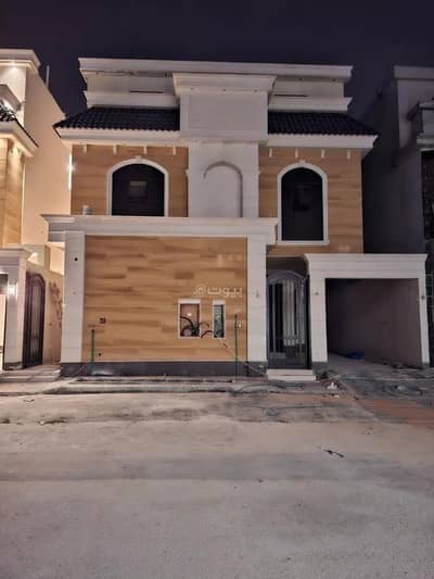 7 Bedroom Floor for Sale in East Riyadh, Riyadh - A floor for sale on Abi Al Hasan Bin Al Juri Street, Al Bayan District, Riyadh City.