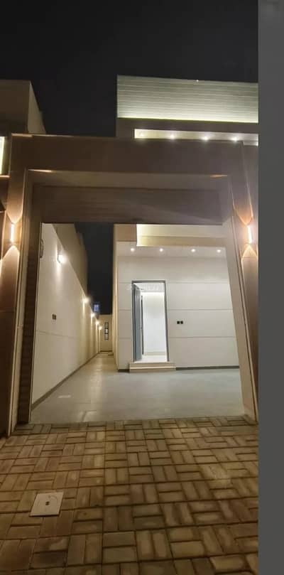 3 Bedroom Floor for Sale in West Riyadh, Riyadh - Floor For Sale in Tuwaiq, West Riyadh 3 Bedroom Floor for Sale in West Riyadh, Riyadh - Floor For Sale in Tuwaiq, West Riyadh