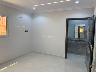 5 Bedroom Apartment for Sale in Al Suways 2, Jazan - A five-bedroom apartment for sale in Suez 2