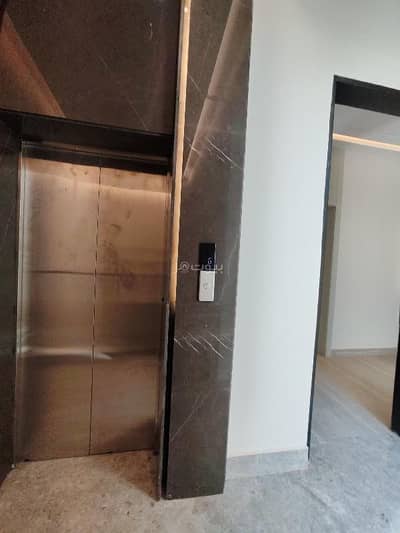 3 Bedroom Flat for Sale in East Riyadh, Riyadh - Apartment with the rooftop, Al-Mansiyeh West, East Riyadh, excellent location close to all services and main roads