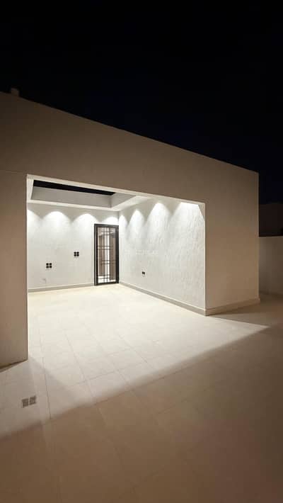3 Bedroom Floor for Sale in South Riyadh, Riyadh - 3 Bedroom Floor For Sale in Okaz, Riyadh