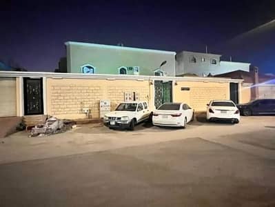 4 Bedroom Villa for Sale in West Riyadh, Riyadh - Villa for sale on Saleh Bin Ahmed Al Khuraisi Street, Tuwaiq District, Riyadh City, Riyadh Region 4 Bedroom Villa for Sale in West Riyadh, Riyadh - Villa for sale on Saleh Bin Ahmed Al Khuraisi Street, Tuwaiq District, Riyadh City, Riyadh Region