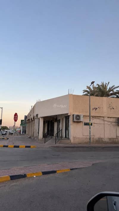 Commercial Building for Sale in East Riyadh, Riyadh - Residential building for sale in Al-Nasem Al-Gharbi neighborhood Commercial Building for Sale in East Riyadh, Riyadh - Residential building for sale in Al-Nasem Al-Gharbi neighborhood