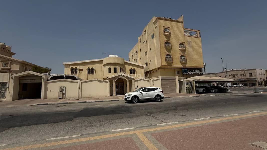 Commercial building for sale with a residential villa, area 1520 Commercial building for sale with a residential villa, area 1520