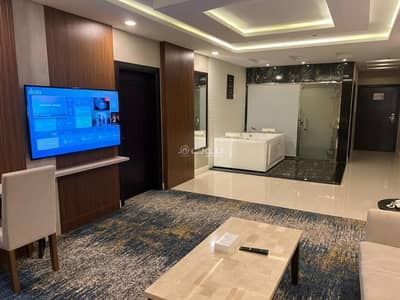 1 Bedroom Flat for Rent in Tebah District, Al Jubail - Private suite with a hot tub - panoramic view