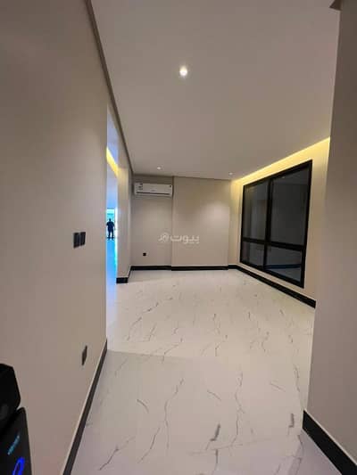 3 Bedroom Flat for Rent in Al Shati Al Gharbi, Dammam - Apartment in Al-Shatā neighborhood with a sea view