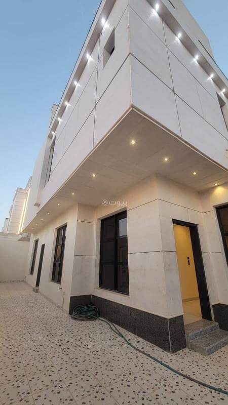 Villa for sale, interior staircase, with independent title deed, Al-Maiziliyah neighborhood Villa for sale, interior staircase, with independent title deed, Al-Maiziliyah neighborhood