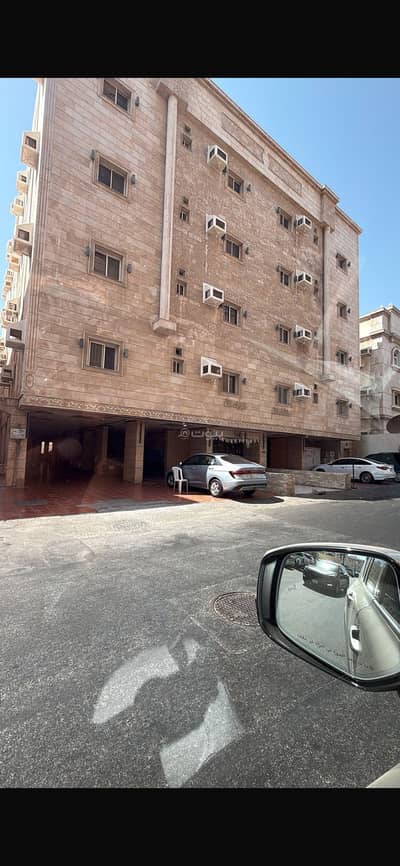 Residential Building for Sale in Central Jeddah, Jeddah - A building with a distinctive annual income