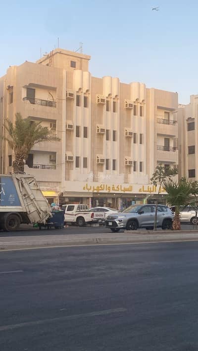 Residential Building for Sale in North Jeddah, Jeddah - Commercial building with shops Residential Building for Sale in North Jeddah, Jeddah - Commercial building with shops