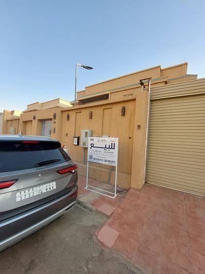 4 Bedroom Villa for Sale in South Riyadh, Riyadh - Old two-storey villa with attached and semi-detached units for sale in Al-Shafa 4 Bedroom Villa for Sale in South Riyadh, Riyadh - Old two-storey villa with attached and semi-detached units for sale in Al-Shafa