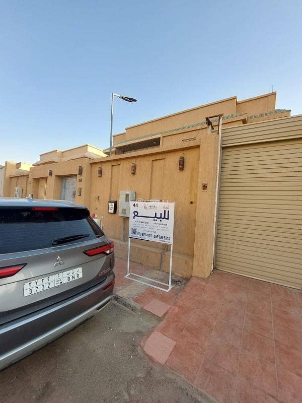 Old two-storey villa with attached and semi-detached units for sale in Al-Shafa Old two-storey villa with attached and semi-detached units for sale in Al-Shafa