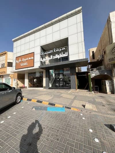 Showroom for Rent in East Riyadh, Riyadh - For rent: a mezzanine showroom of 250 sqm in Al-Rawdah district