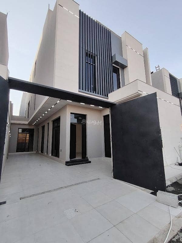Villa with an interior staircase and a luxurious apartment for sale in Al-Muzliya neighborhood Villa with an interior staircase and a luxurious apartment for sale in Al-Muzliya neighborhood