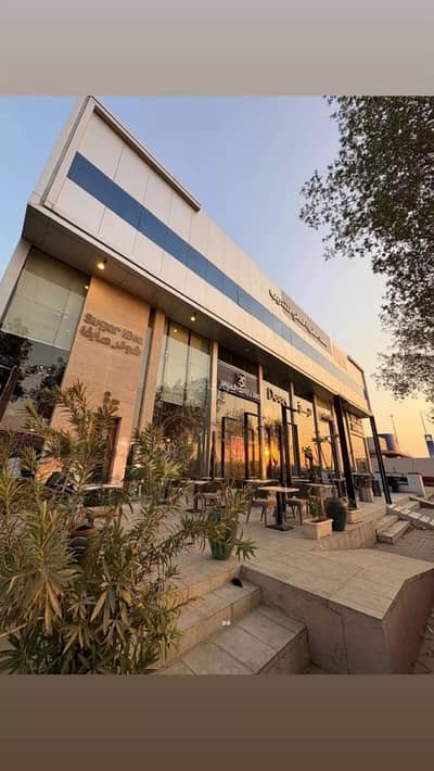 10+ Beds Residential Building for Sale in West Riyadh, Riyadh - A modern commercial building in the Al-Suwaidi Al-Gharbi neighborhood - Riyadh 10+ Beds Residential Building for Sale in West Riyadh, Riyadh - A modern commercial building in the Al-Suwaidi Al-Gharbi neighborhood - Riyadh