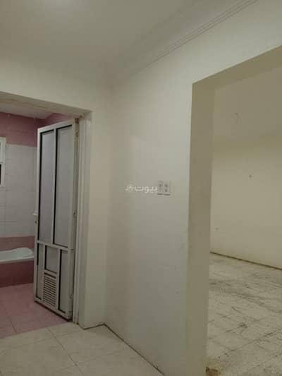 Studio for Rent in Madinat Al Umal, Al Khobar - Apartment for rent, one room, a bathroom, and a kitchen