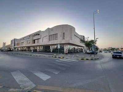 معرض  للايجار في شمال الرياض، الرياض - محل للإيجار في شارع طريق الملك عبدالعزيز الفرعي, حي المروج, مدينة الرياض, منطقة الرياض