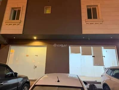 Showroom for Rent in Ayn Al Khif, Madina - A retail store for rent on Abdulrahman Ibn Mahfouz Al Baghdadi Street, Ain Al Khaif District, Medina City.