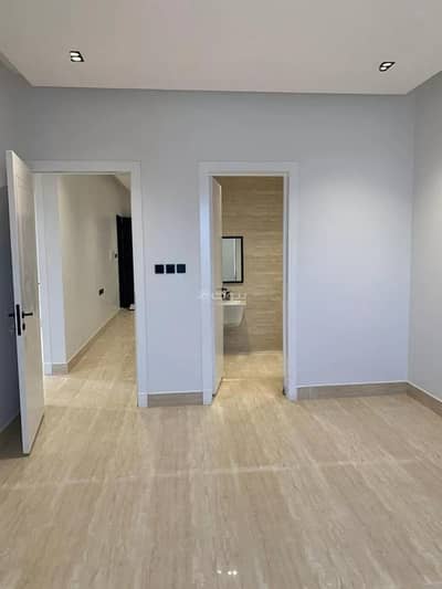 5 Bedroom Floor for Rent in East Riyadh, Riyadh - A floor for rent on Ahmad Bin Sinan Al Qattan Street, Al Bayan District, Riyadh City.