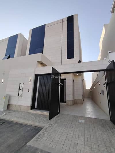 5 Bedroom Villa for Sale in East Riyadh, Riyadh - Duplex interior staircase villa in Al-Maizzaliyyah neighborhood, east of Riyadh, a excellent location close to all services and main roads