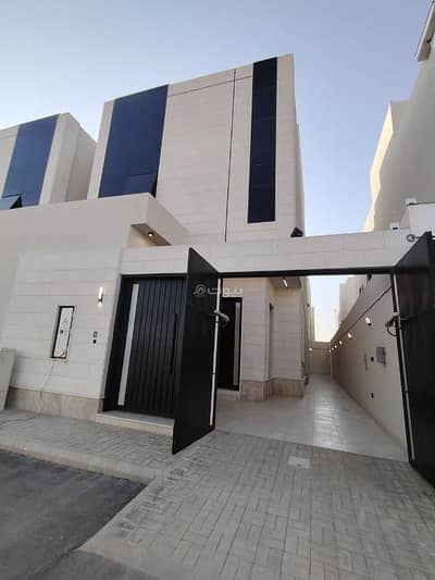 5 Bedroom Villa for Sale in East Riyadh, Riyadh - Interior staircase villa and two apartments, area 310 m², Al-Ma'izilah District, East Riyadh. Excellent location close to all services and main roads.
