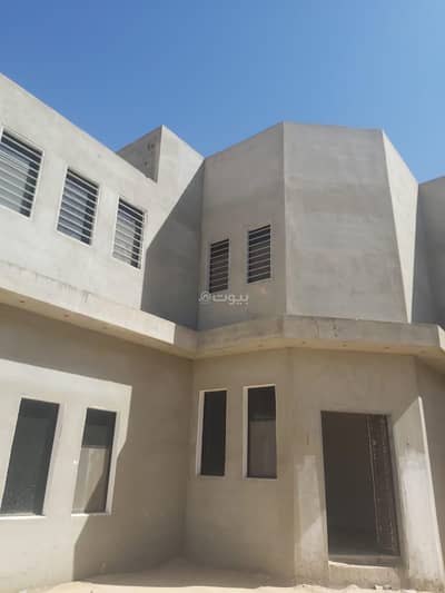 6 Bedroom Villa for Sale in King Abdullah District, Al Majmaah Riyadh Region - For Sale: Custom-Built Villa with Internal Staircase