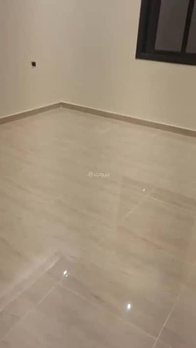 5 Bedroom Floor for Sale in East Riyadh, Riyadh - Floor for sale on Al Barjasiyat Street, Al Janadriyah District, Riyadh
