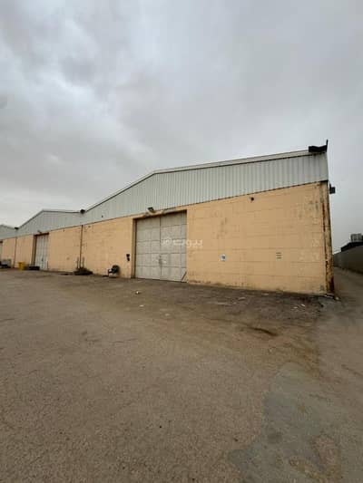 Warehouse for Rent in South Riyadh, Riyadh - Warehouse for rent in Al-Bariyah neighborhood, Riyadh