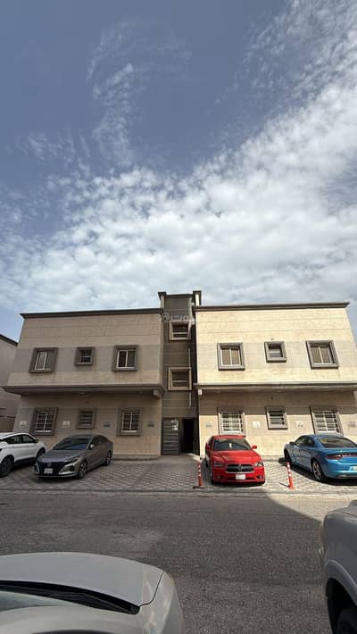 2 Bedroom Flat for Rent in Al Safa, Dammam - Two-bedroom apartment with a living room for rent in Al Safa, Dammam