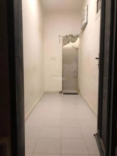 Room for Rent in East Riyadh, Riyadh - A room for rent on Shab Ad Dhaim Street, Al Quds District, Riyadh City.