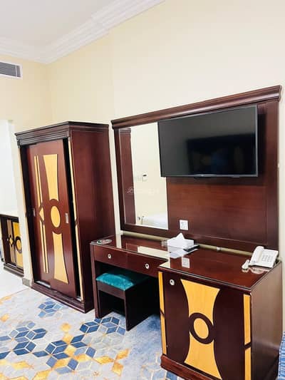1 Bedroom Apartment for Rent in Al Aziziyah, Makkah - A comfortable room with two single beds - Unit 6