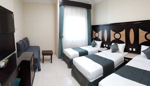 1 Bedroom Flat for Rent in Al Aziziyah, Makkah - A comfortable room with two single beds - Unit 5