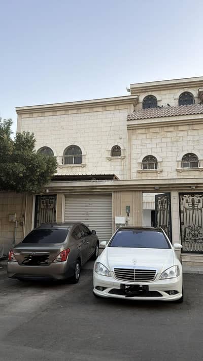 8 Bedroom Villa for Sale in East Riyadh, Riyadh - Separated duplex villa