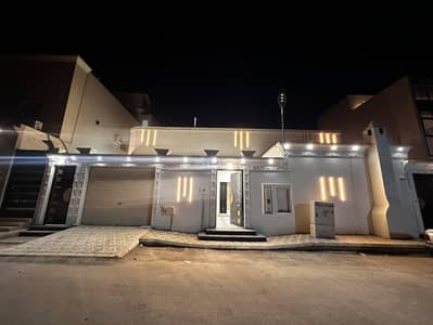 5 Bedroom Floor for Sale in West Riyadh, Riyadh - Residential compound with 5 bedrooms for sale in al-Tuwaik, Riyadh