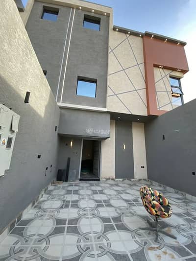 5 Bedroom Floor for Sale in South Riyadh, Riyadh - Floor for sale in Okaz, south Riyadh